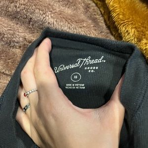 Universal thread long sleeve tee